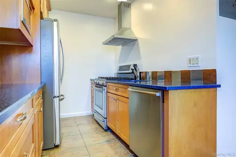 64-85 Saunders St #D3, New York, NY 11375
