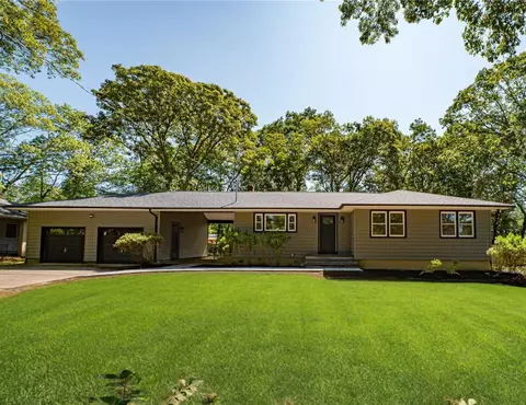 43 Sheppard Ln, Smithtown, NY 11787