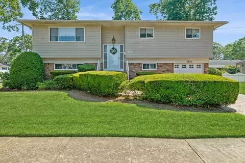180 Cypress St, Massapequa Park, NY 11762