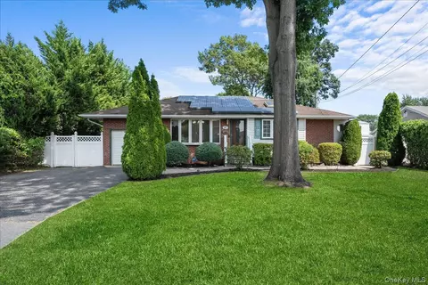 291 W 4th St, Deer Park, NY 11729