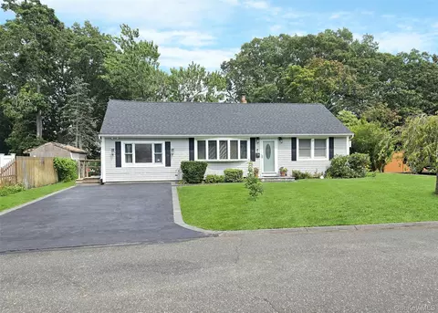 158 Noel Dr, Centereach, NY 11720