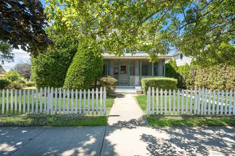 107 Melrose Ave, East Rockaway, NY 11518