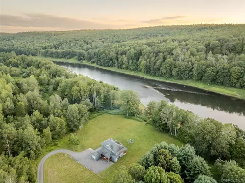 5 Arrowhead Ln, Tusten, NY 12764