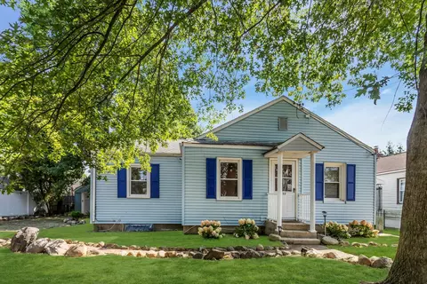132 Gordon Ave, North Hempstead, NY 11590