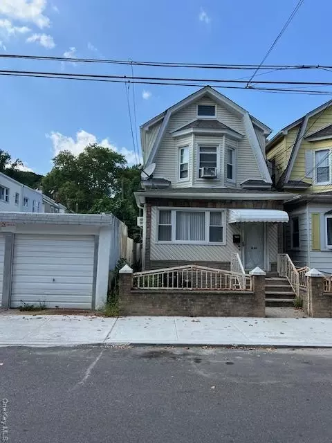 10211 85th Ave, New York, NY 11418