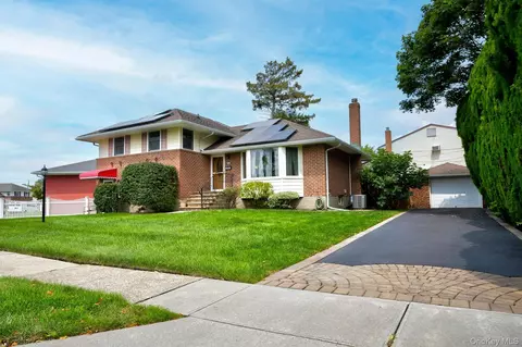 3895 Green Pl, Bethpage, NY 11714