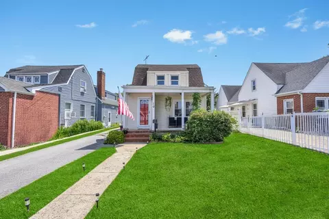 10 Dorothy Ct, Merrick, NY 11566