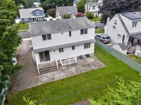 4010 Heywood Rd, Seaford, NY 11783