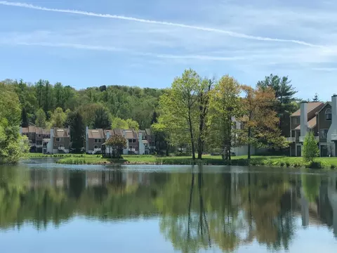 77 Further Ln, New Castle, NY 10514