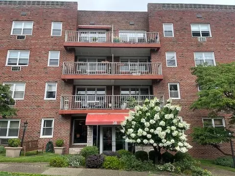 38 4th Ave #1B, Orangetown, NY 10960
