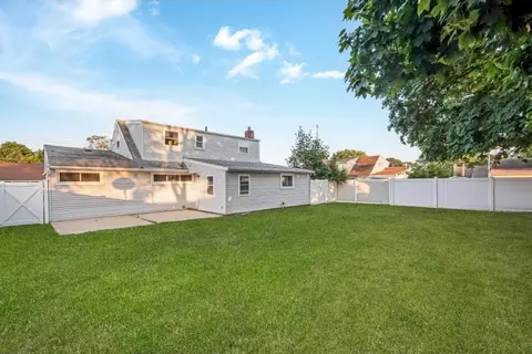 6 Jean Dr, North Babylon, NY 11703