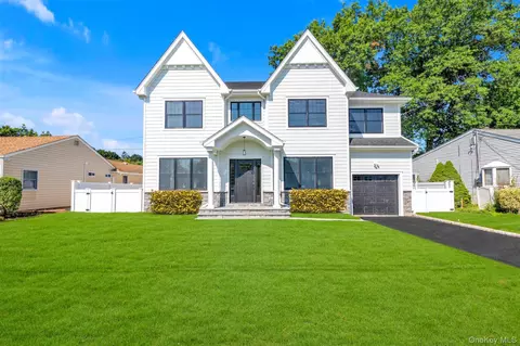 109 Greenway, North Hempstead, NY 11507