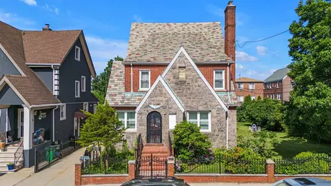 2441 Yates Ave, New York, NY 10469