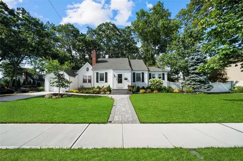 45 Sycamore St, Massapequa, NY 11758