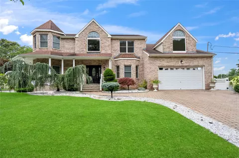 324 Mac Arthur Blvd, Hauppauge, NY 11788