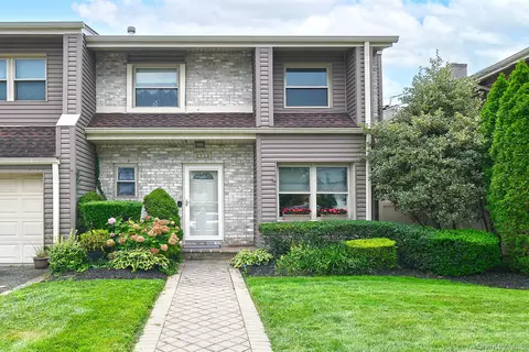 226 Oakview Ave, Oceanside, NY 11572