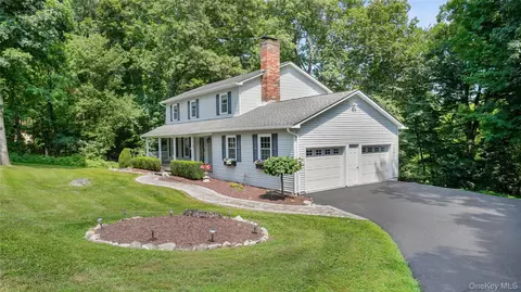 16 Pellbridge Dr, East Fishkill, NY 12533