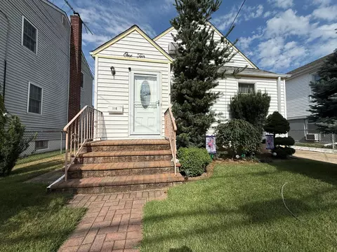 110 Hunnewell Ave, Meacham, NY 11003