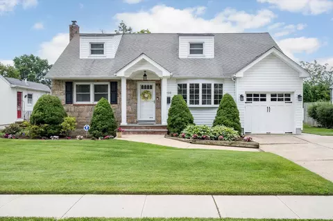 2288 Locust St, Merrick, NY 11566