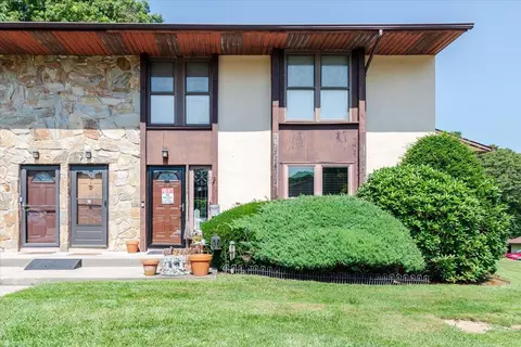 7 Hemlock Ct #7, Selden, NY 11784