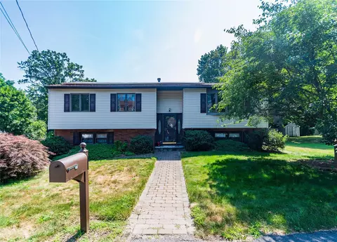 12 Oxford Rd, New Windsor, NY 12553