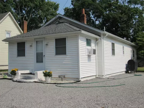 1031 West St, Riverhead, NY 11901
