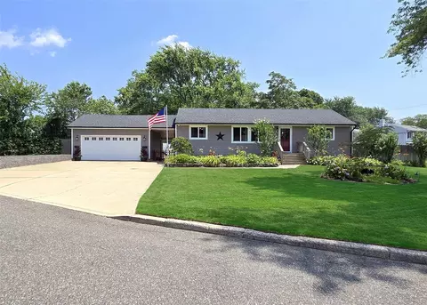 32 Garden Ln, Centereach, NY 11720