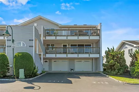 3111 Bluffs Dr S, Calverton, NY 11933