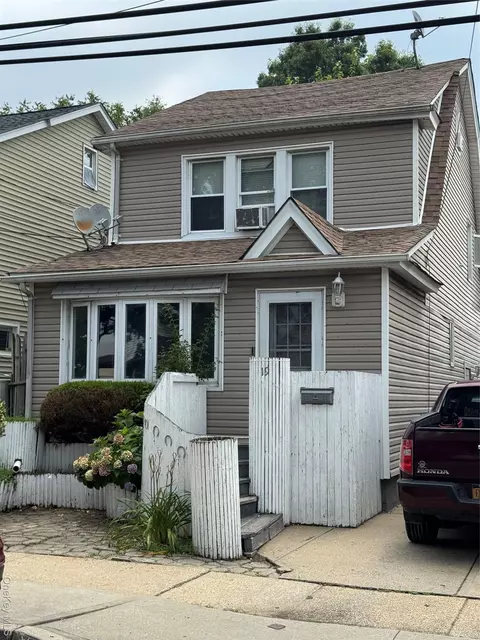 19 Jacob St, Elmont, NY 11003