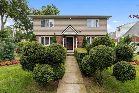 218 Bryant Ave, North Hempstead, NY 11040