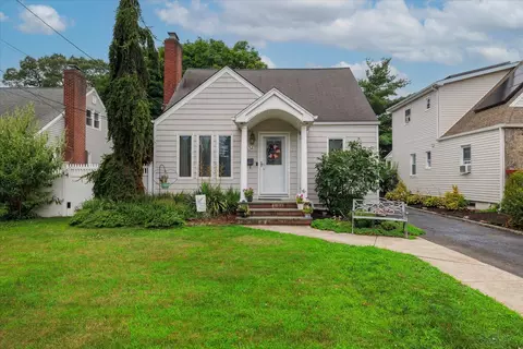 2534 Yorktown St, Oceanside, NY 11572