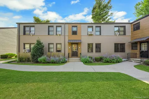 10 Tappan Landing Rd #54A, Greenburgh, NY 10591