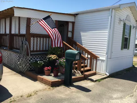 51 Lincoln Ave, Holbrook, NY 11741