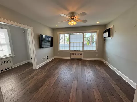 85 Yale St, North Hempstead, NY 11596
