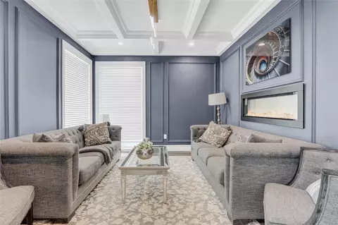 Living - 7 Wendell St, Plainview, NY 11803 photo 1 of 2