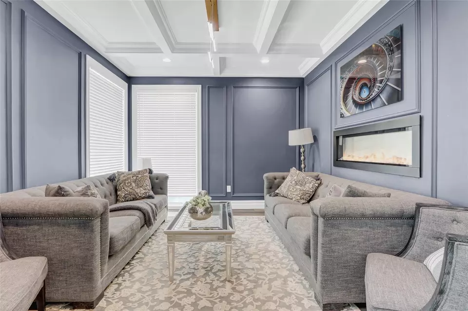 Living - 7 Wendell St, Plainview, NY 11803 photo 1 of 2