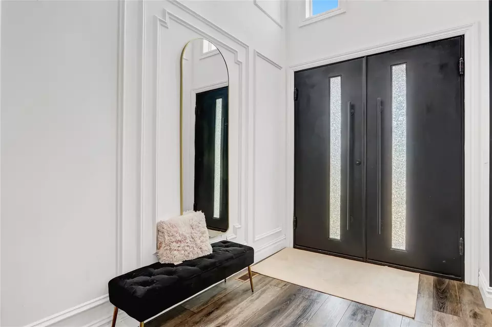 Entry Way - 7 Wendell St, Plainview, NY 11803 photo 2 of 4