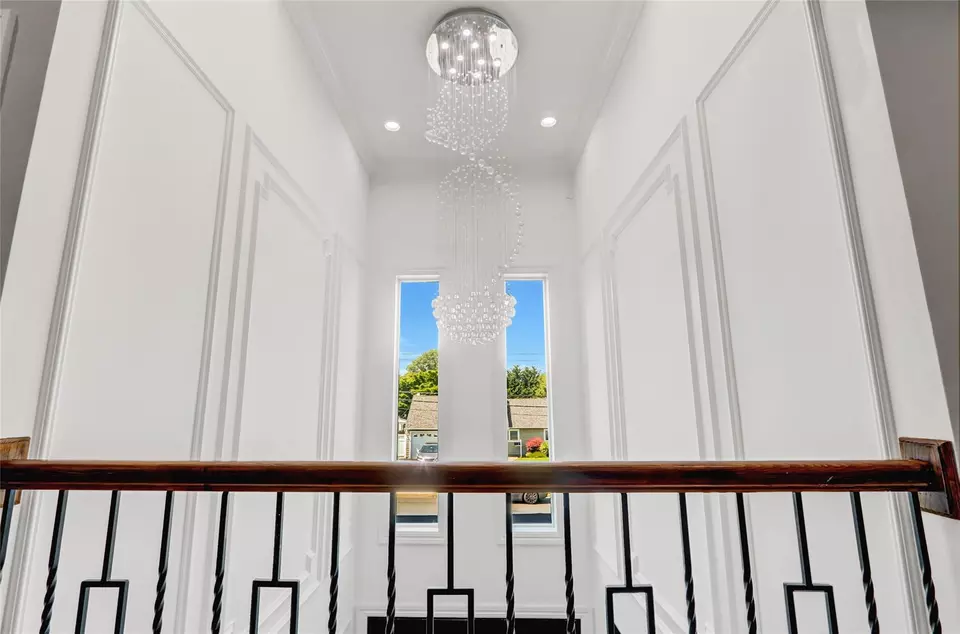 Entry Way - 7 Wendell St, Plainview, NY 11803 photo 4 of 4