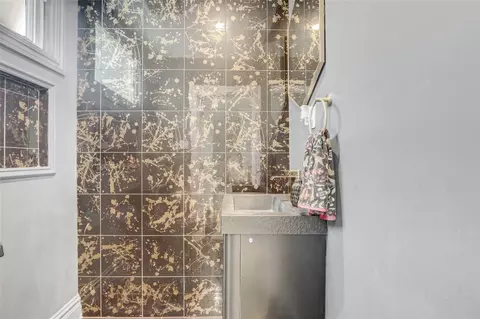 Bath - 7 Wendell St, Plainview, NY 11803 photo 1 of 6