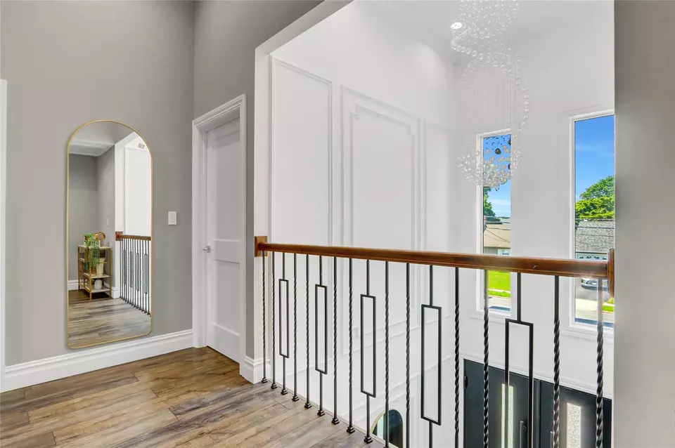 Entry Way - 7 Wendell St, Plainview, NY 11803 photo 3 of 4