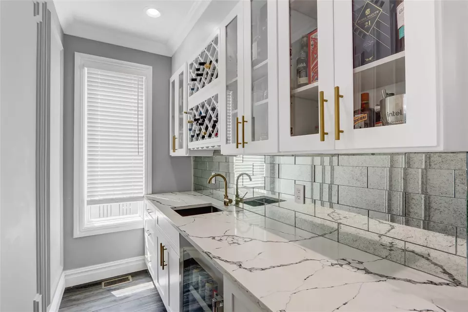 Kitchen - 7 Wendell St, Plainview, NY 11803 photo 4 of 4