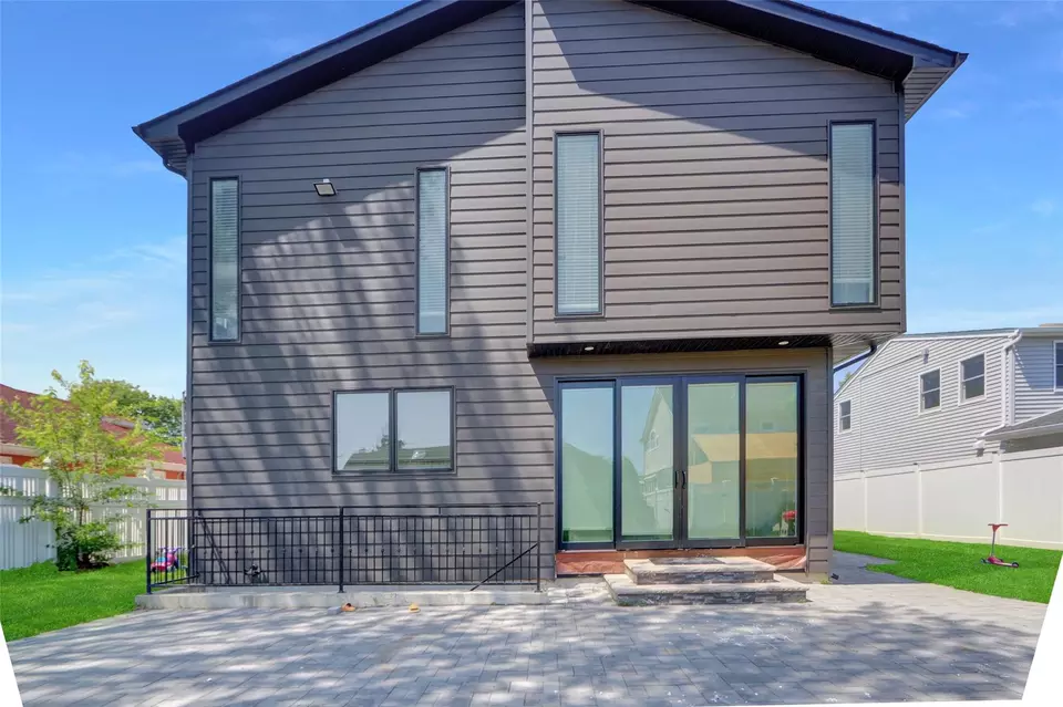 Exterior - 7 Wendell St, Plainview, NY 11803 photo 5 of 6