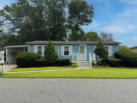 1661 Old Country #423, Riverhead, NY 11901