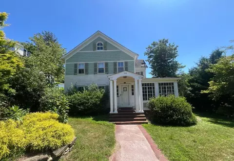 204 Chestnut St, Port Jefferson, NY 11777