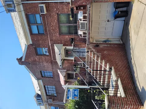 3268 42nd St, New York, NY 11103