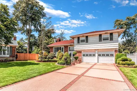 66 Rosalie Ct, East Meadow, NY 11554