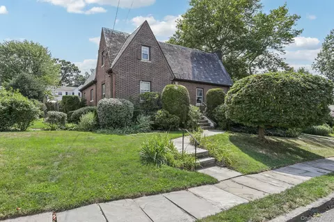 11 Corley St, Yonkers, NY 10701