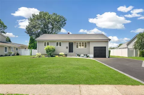 498 Belmore Ave, Islip Terrace, NY 11752