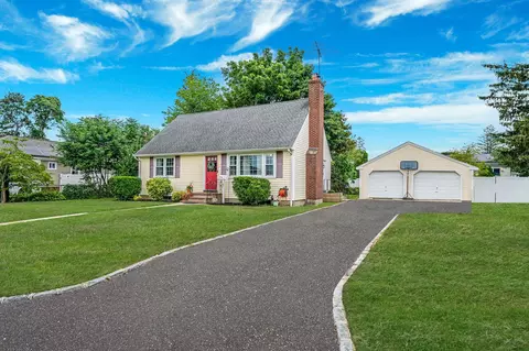 23 W 8th St, Deer Park, NY 11729