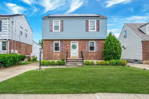 314 White Rd, North Hempstead, NY 11501